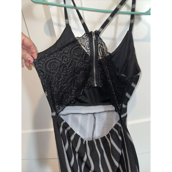 Almost Famous Black and White Striped Romper Size XL - Picture 3 of 6